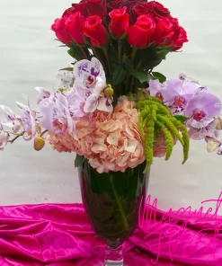 Artistry in Bloom: A Designer's Choice Floral Arrangement