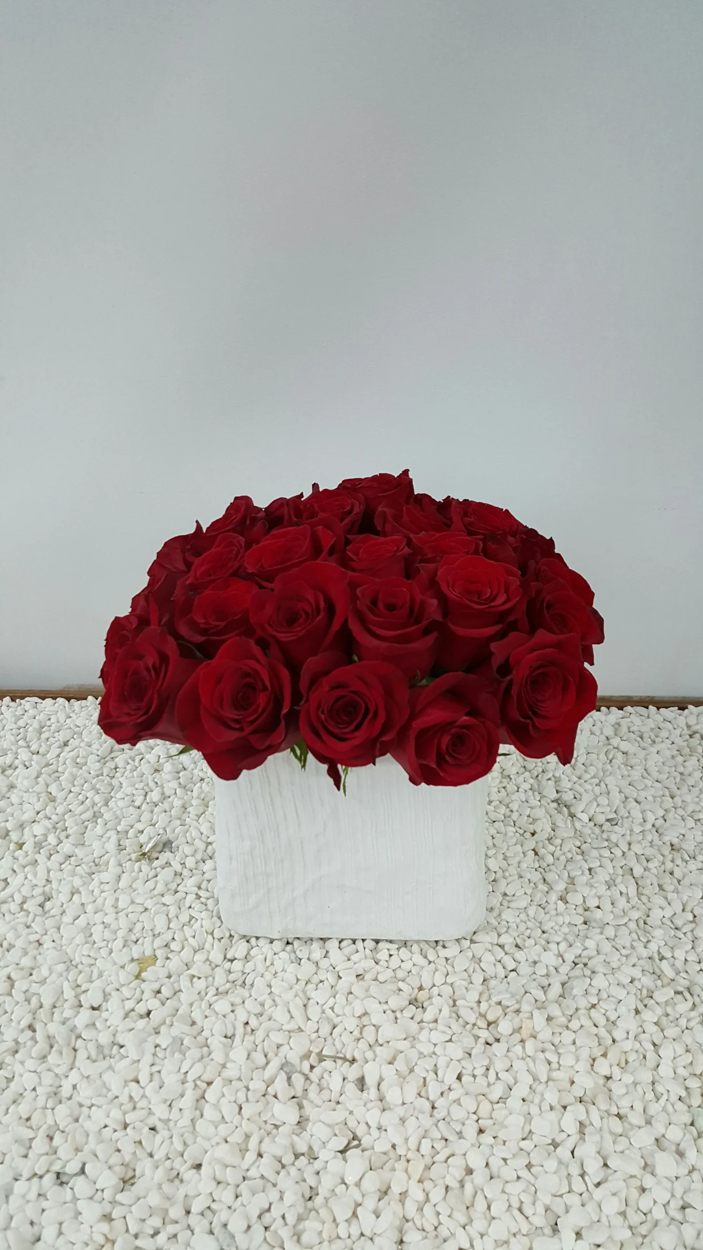 local-delivery-flower-beverly-hills-rose-1-scaled-1.webp