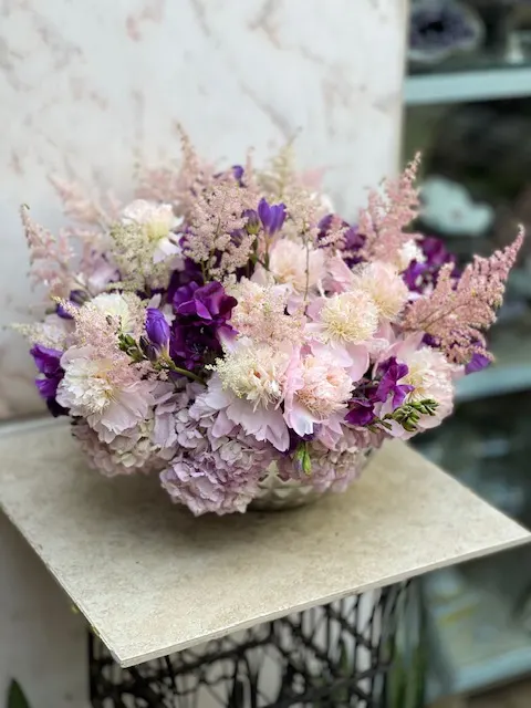 muguet-flowers-same-day-delivery-beverly-Astilbe-Erika-arrangement-3.webp