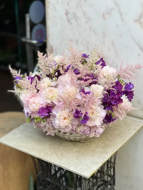 muguet-flowers-same-day-delivery-beverly-Astilbe-Erika-arrangement-4.webp