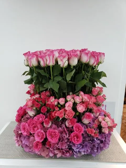 muguet-flowers-same-day-delivery-beverly-Red-Rose-Love-Castle-Bouquet-Arrangement-1.webp