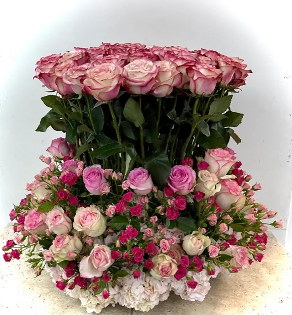 muguet-flowers-same-day-delivery-beverly-Red-Rose-Love-Castle-Bouquet-Arrangement-2.webp