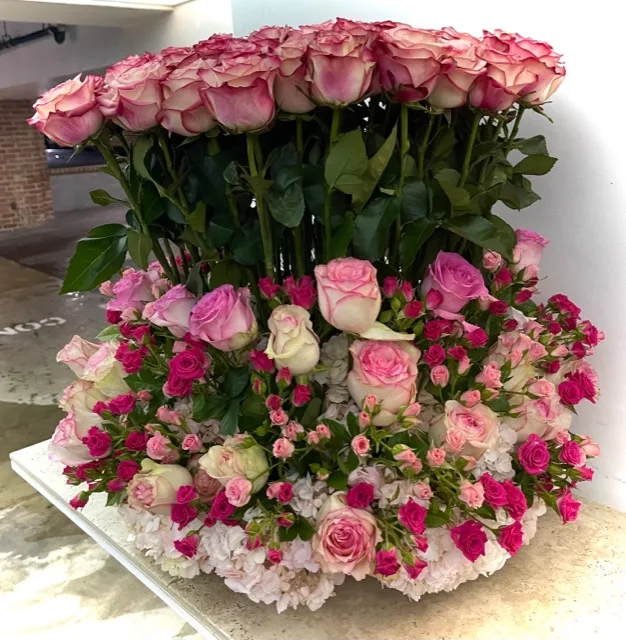 muguet-flowers-same-day-delivery-beverly-Red-Rose-Love-Castle-Bouquet-Arrangement-3.webp