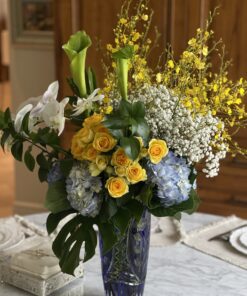 Sun-Kissed Harmony: A Yellow and White Bouquet